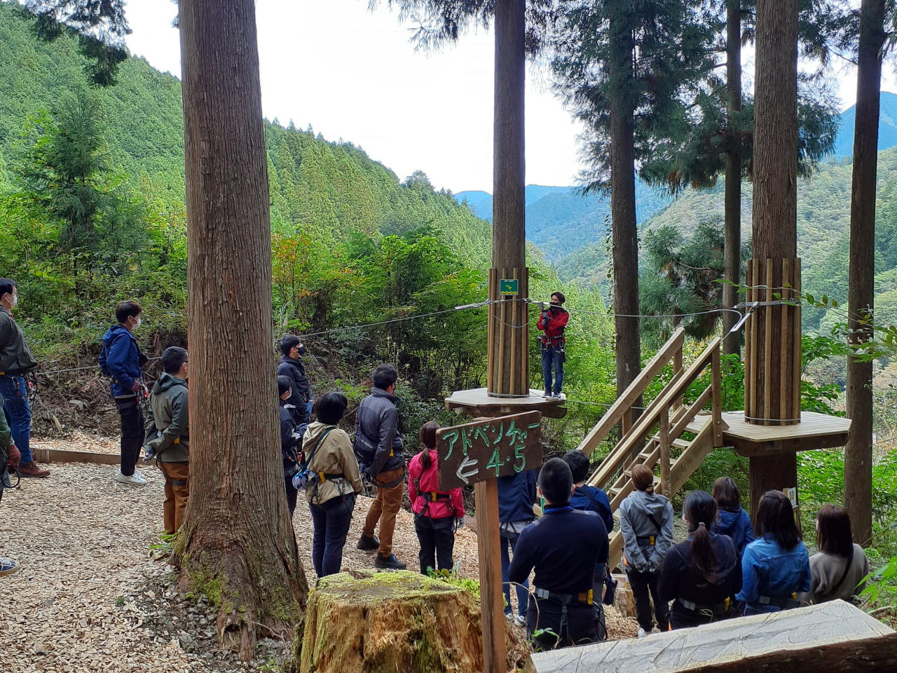 本コースへ入る前にインストラクターが練習コースで安全器具を操作できているかを確認します。