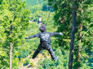 ダイナミックな絶景が楽しめるロングジップは目玉のアクティビティ♪