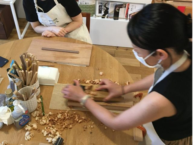 かなりスリムタイプに磨き、長さも自分好みにカットし、 オリジナル感あるお箸しに仕上がり大変満足されていました。 オンリーワンな素敵なお箸!末永く使ってください!