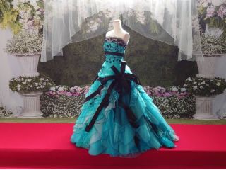 たくさんのドレスを2時間貸切で着放題♪