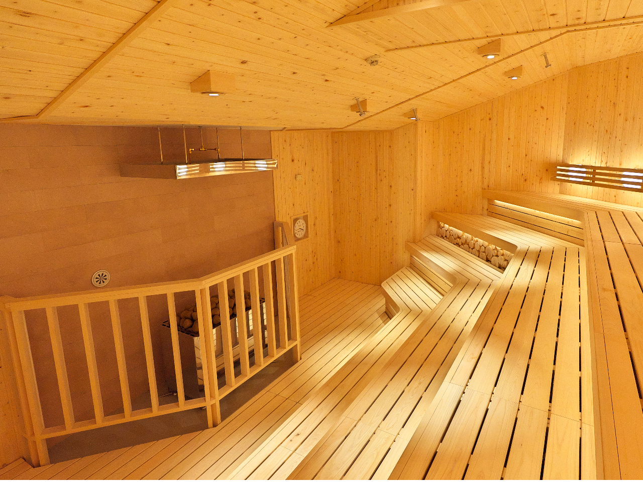 FIVE SENSE SAUNA �u�E�b�f�B�T�E�i�v