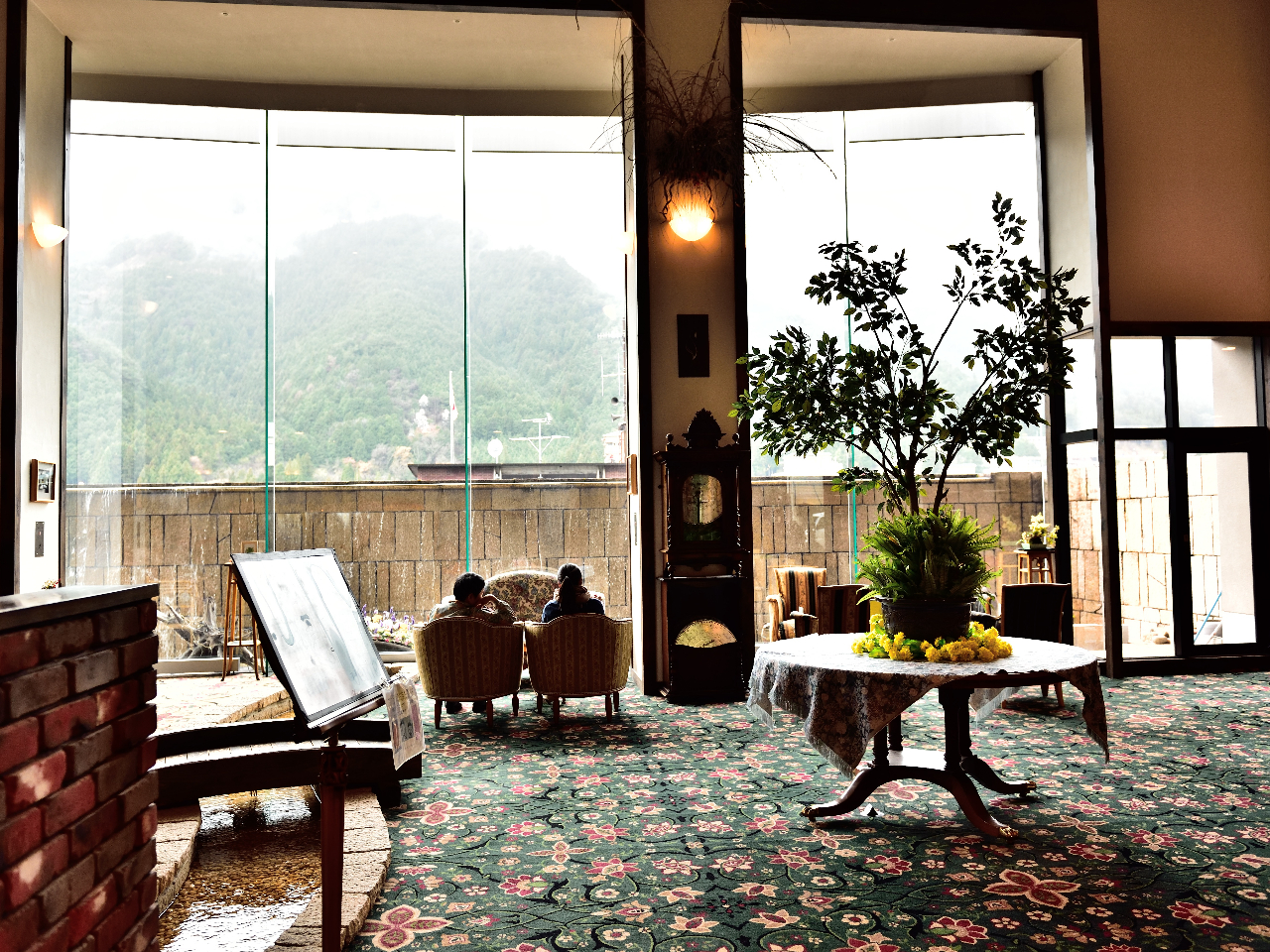 AeB[NɈ͂܂ꂽAȃr[@̃R[q[Ђܖ