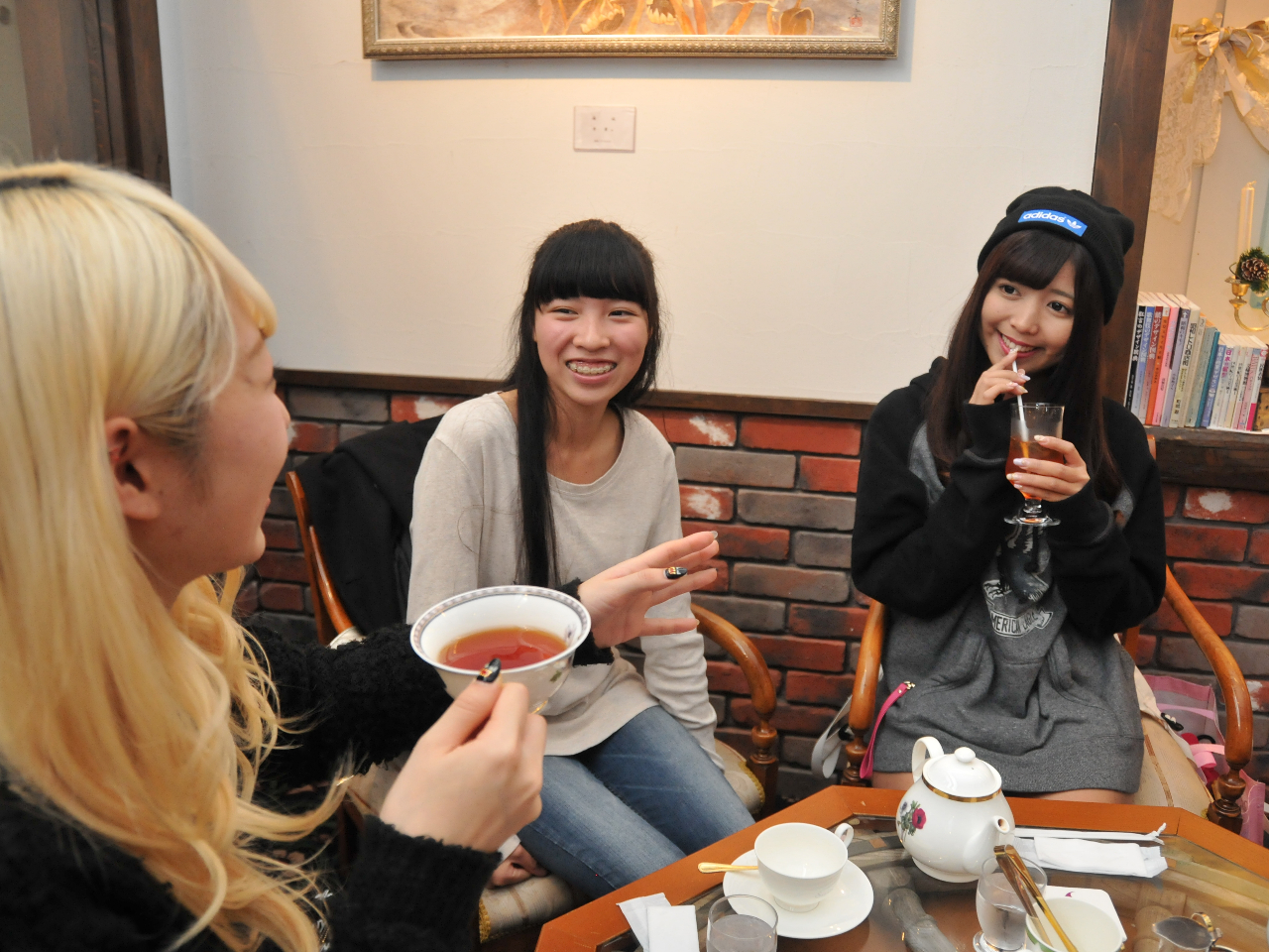 ȃAeB[NɈ͂܂ꂽEWł肨߂܂BiEW14łj