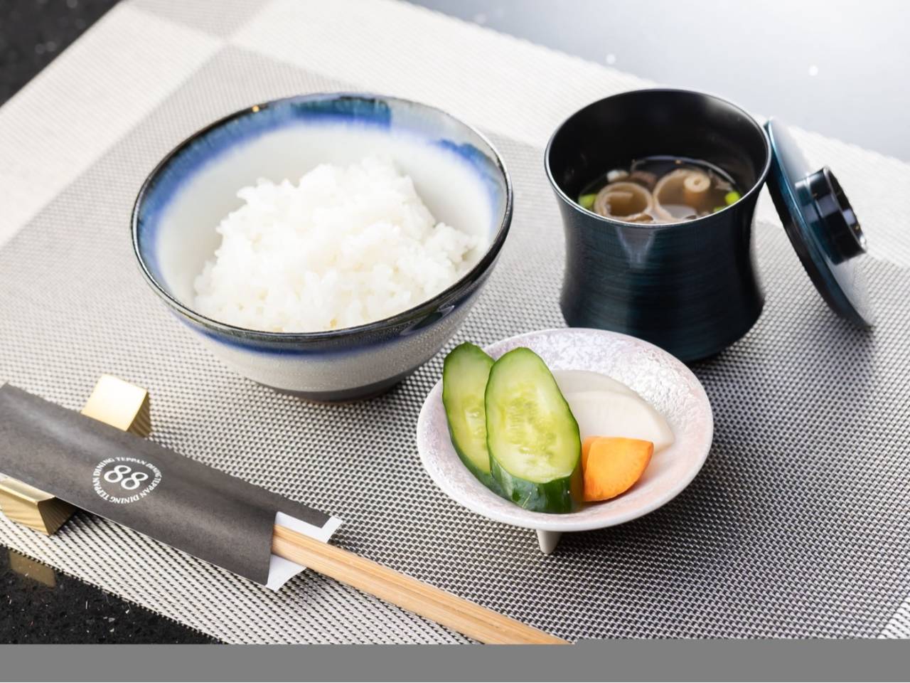 ご飯・味噌汁・漬物