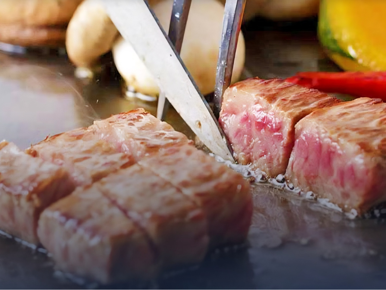 【鉄板dining 88コラボ】食事は88で飛騨牛ステーキランチ♪食後は紗々羅で...