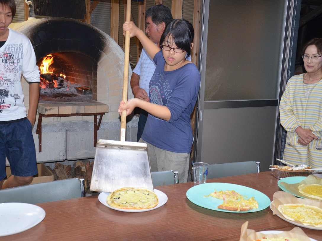 ◆石窯ピザ作り体験◆~古い木造の校舎をリノベーションした宿泊施設でワクワク・ドキ...