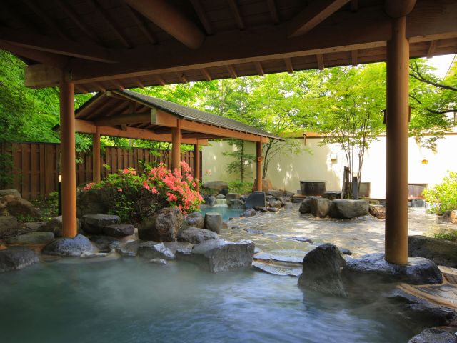 強酸性硫黄泉のにごり湯をお楽しみください