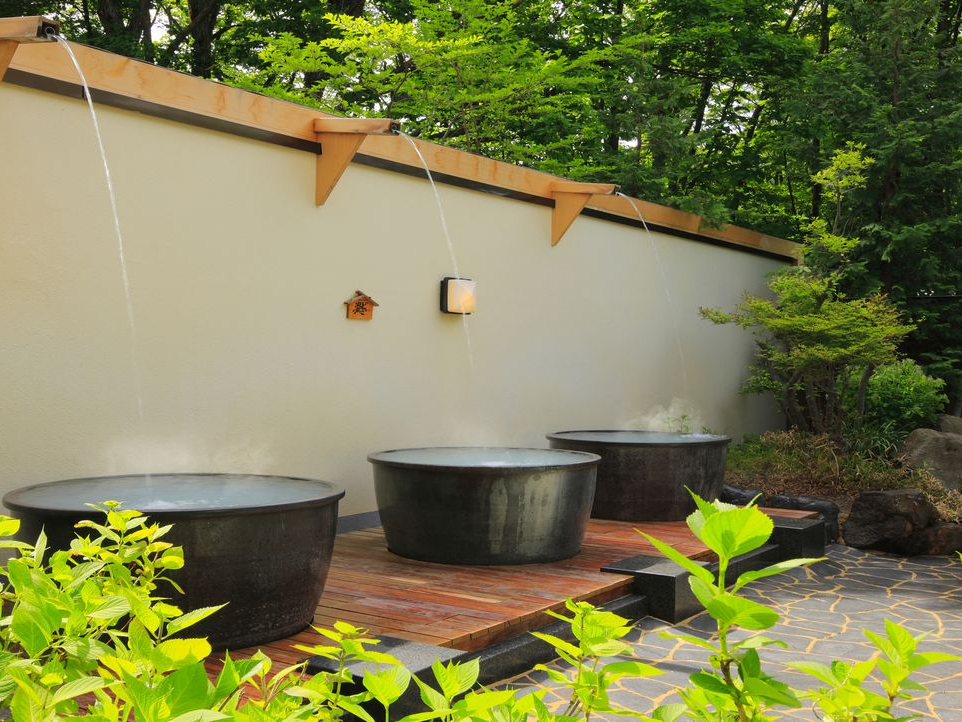 あふれるお湯が気持ちいい  かめ湯