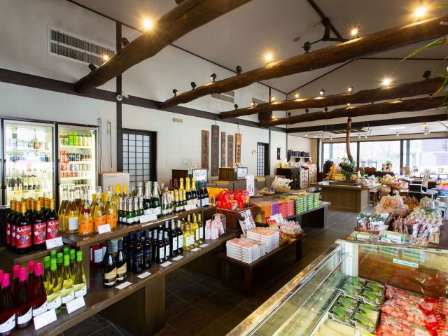 見るだけでも楽しいお土産処