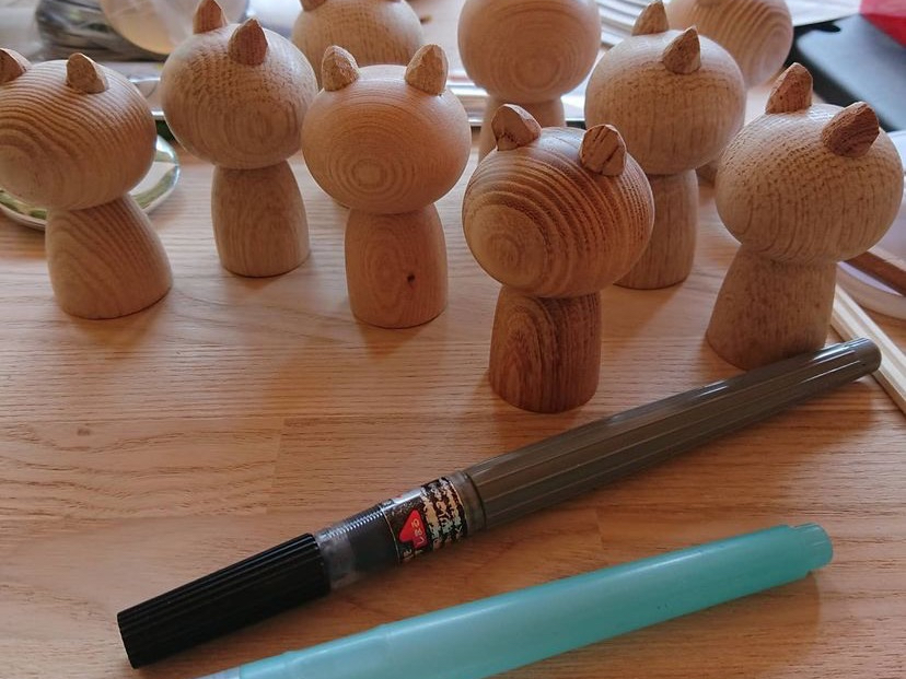 木地はいろいろ、大きさ形、木の種類も様々です。