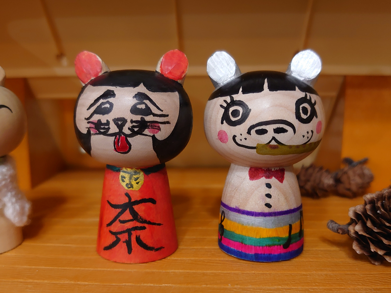 自由に描いて世界で一つのにゃんこけし!個性があふれる作品ですね!