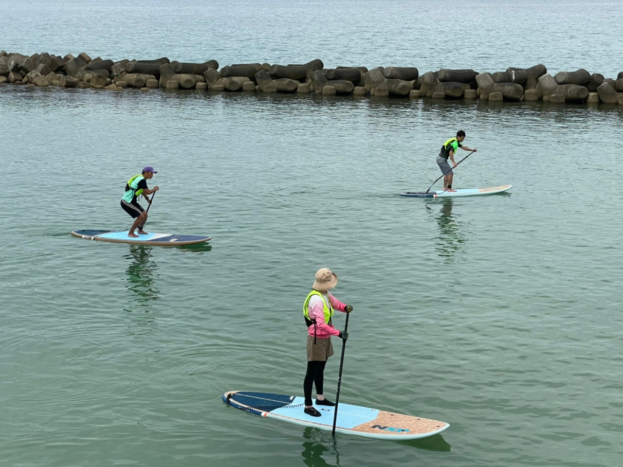 慣れて安定してきたら、立位で漕ぎます。進む力が付けば更に安定し楽しめますよ。