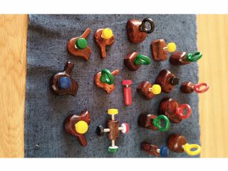 色々な形をしたバードコールをご自分の手で作って頂けます。散歩やハイキング等でポケットに忍ばせておき、コソッとバードコールを使ってみるのも楽しいと思います。