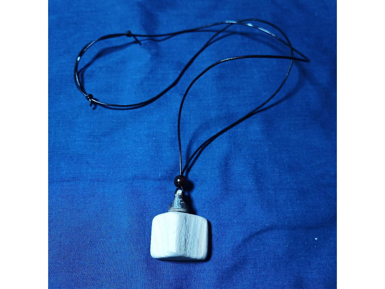 ���R�Ȍ`��ŁA�V���v�����y�ʂȃA���}�I�C���y���_���g����邱�Ƃ��o���܂��B