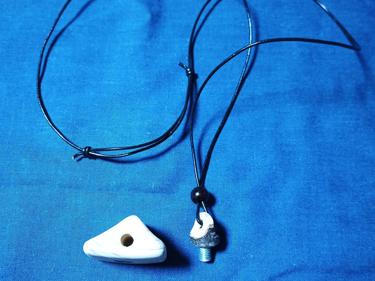 �}�̊W�ɂ͎��O�Ƀl�W���g�ݍ��܂�Ă���A����͖{�݂̂̂��쐬���Ē����܂��B