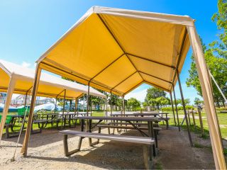 屋根付きテント完備!