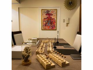 【調香の流れ】@用意されてる資料を見ながら、香水の基本説明を受けます。