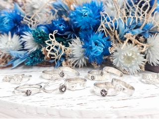 好きなスタッズの形や大きさやリング幅、模様がお選びいただけます。