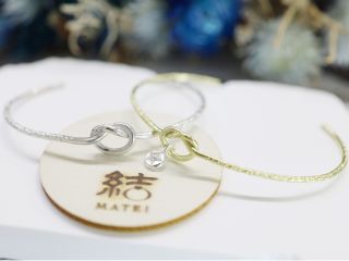 結びのバングル