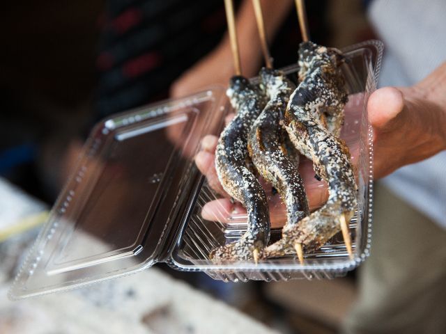 釣ったお魚は炭火で塩焼き♪自分で釣ったお魚の塩焼きは格別の美味しさです!
