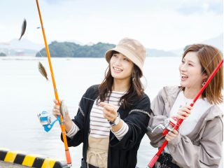 【1人に1セット】2,000円 〇アミエサ1人半角(約2時間分) 〇アミエサ用スプーン 〇ライフジャケット 〇仕掛け(サビキ・カゴ各1個) 〇ロッド&リール