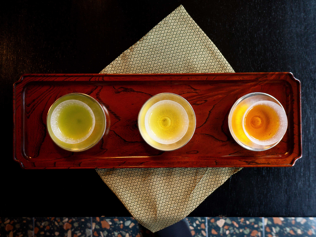 G߂̌JÓ̓VCɍ킹A󏭂ȓ{3IсAo܂B