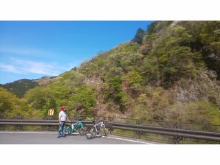 大滝地域は坂道がたくさん。電動機付き自転車E-bikeであれば比較的ラクに上ることができます!