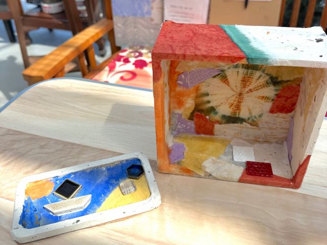 好きな土台に手漉き和紙やタイルなどを足して掛けて、タスカケるワークショップ♪