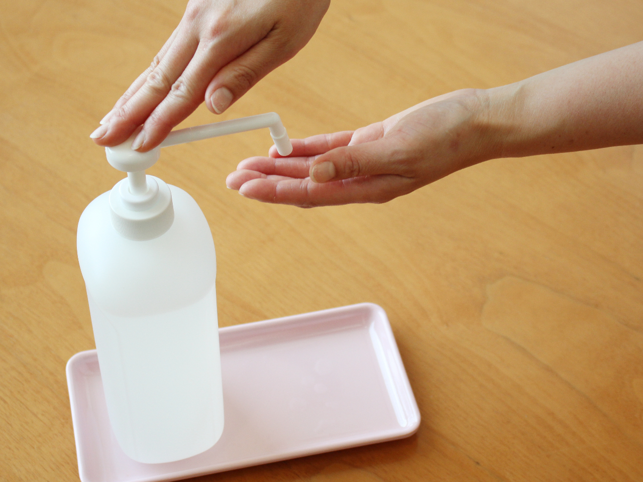 ホテル館内及びレストランご利用のお客様は手指消毒にご協力いただいております。