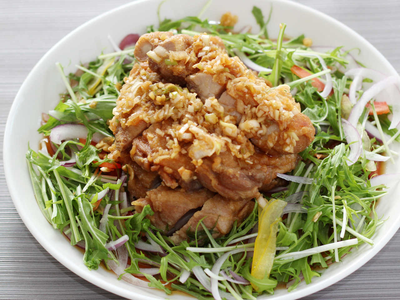 【2/4〜3/26提供】鶏肉の旨味がジュワっとしみる油淋鶏