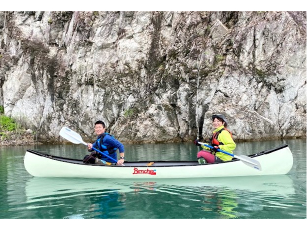 秩父さくら湖のビューポイントの幾つかは、約1億5千年前に放散虫というプランクトンの化石などが堆積したチャートという岩石の迫力ある巨大な岩盤です!
