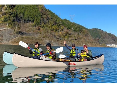 シングル艇を2艇連結したカタマラン艇(双胴船仕様)は安定性に優れており、操船に自信のない方や小さなお子さまも安心して乗船することが出来ます!