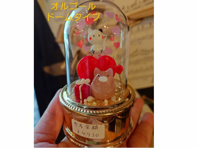 蓋が付いたドームオルゴールタイプです!