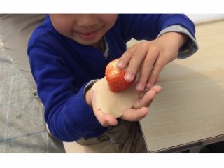 いちご大福づくりに挑戦中!