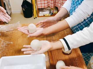 いちご大福づくりに挑戦中!