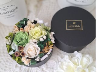 プリザーブドフラワーのボックスフラワーアレンジ