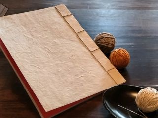 山口市で800年の歴史を持つ上質な「徳地和紙」のみで作る「和」のノート作り体験です。