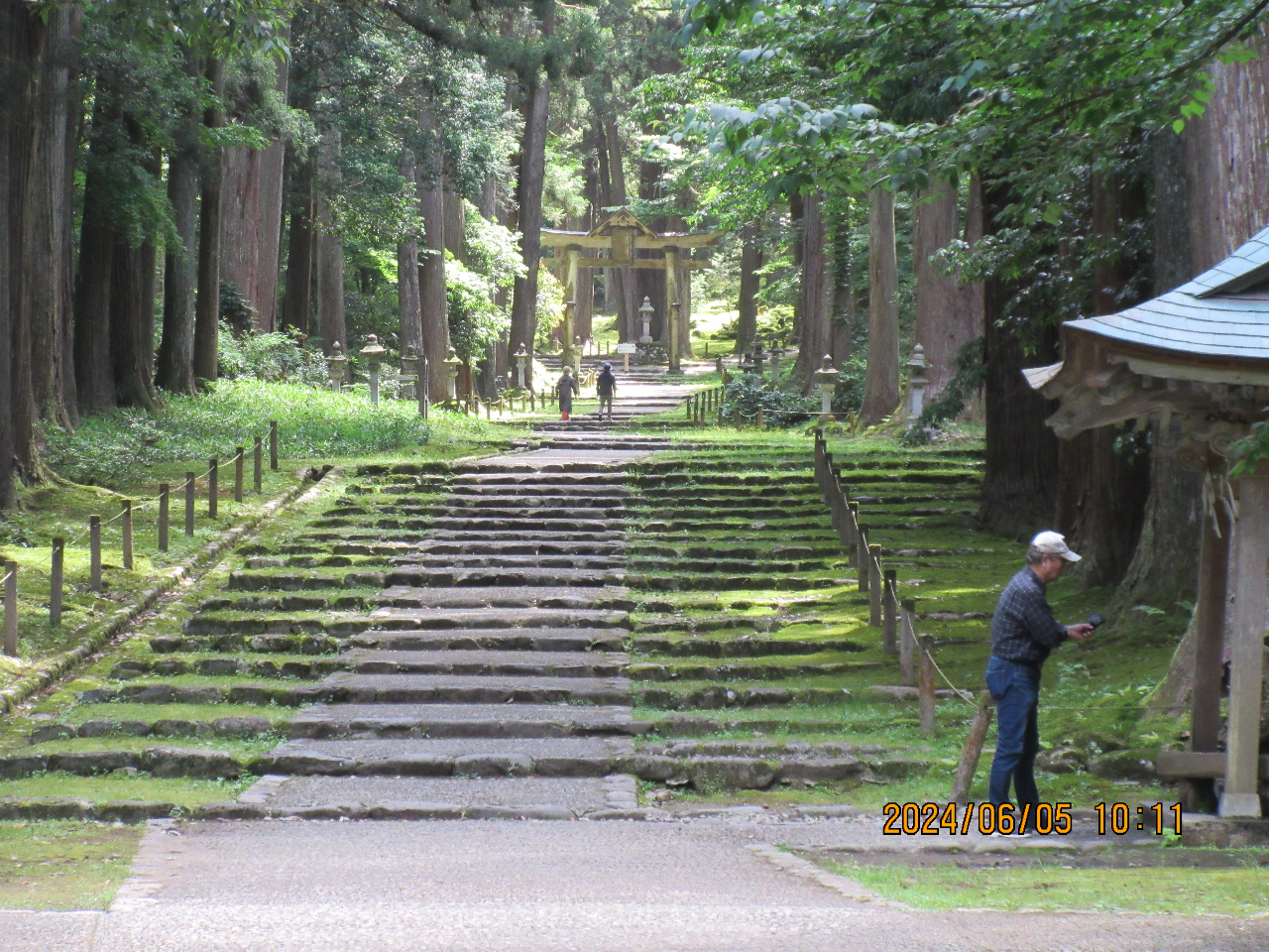 ちなみに、一の鳥居から二の鳥居までの参道です。