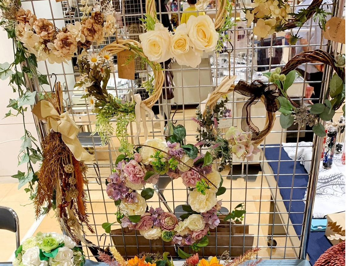 ���E�Ɉ�����̃��[�X