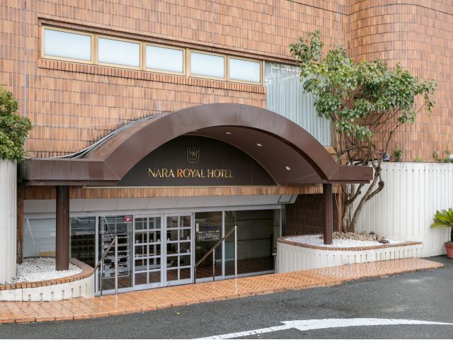 ラ・ロイヤル・スパ 駐車場側入り口