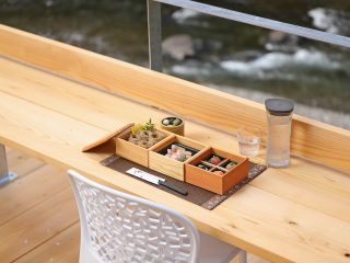 四万十源流で郷麓温泉名物「重箱料理」をランチで