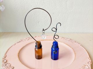 ワイヤーを使ってオリジナルの一輪差しなどを作ります。