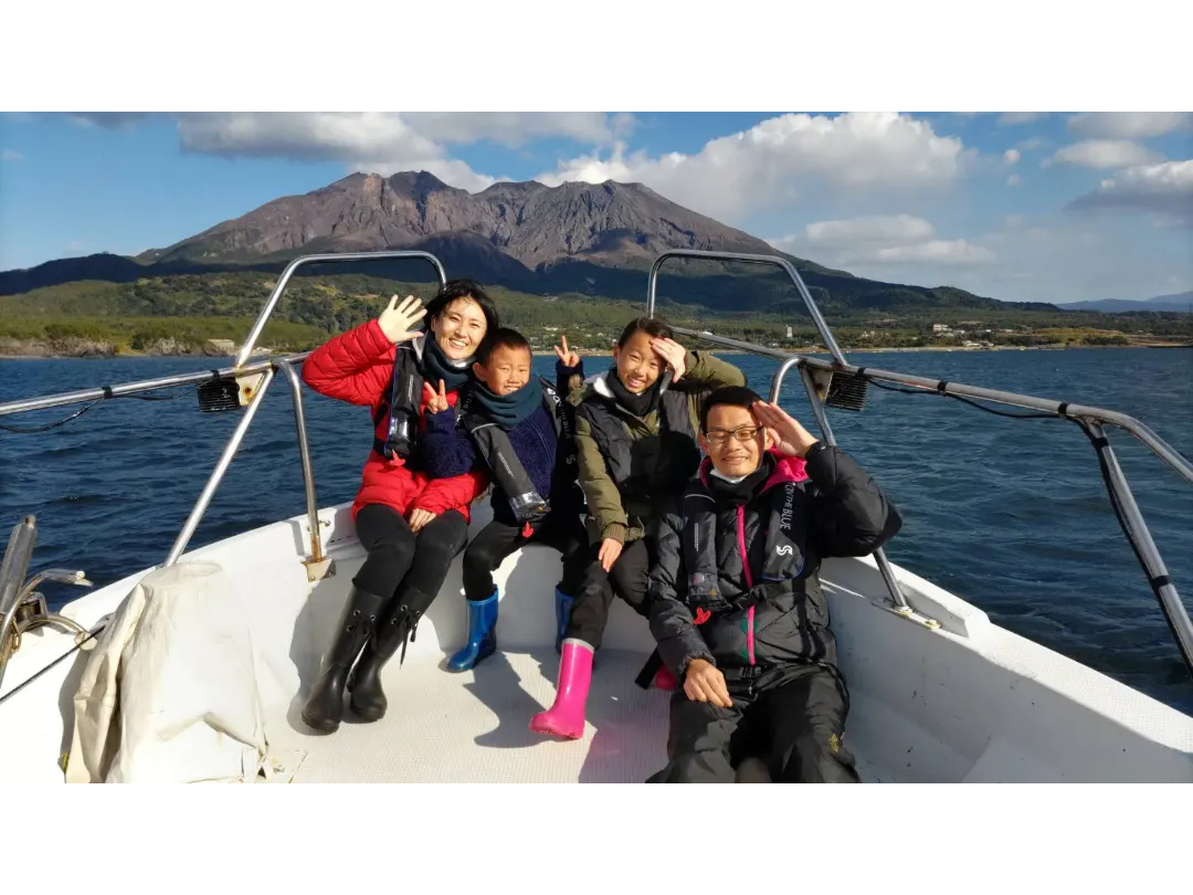 鹿児島の錦江湾で近場で手軽な瀬渡し船、沖小島・桜島周辺地磯・湾口周辺・北埠頭沖堤防渡しを三隻体制でご案内してます!
沖小島の上陸も可能です!
3隻で34人乗船可能です!