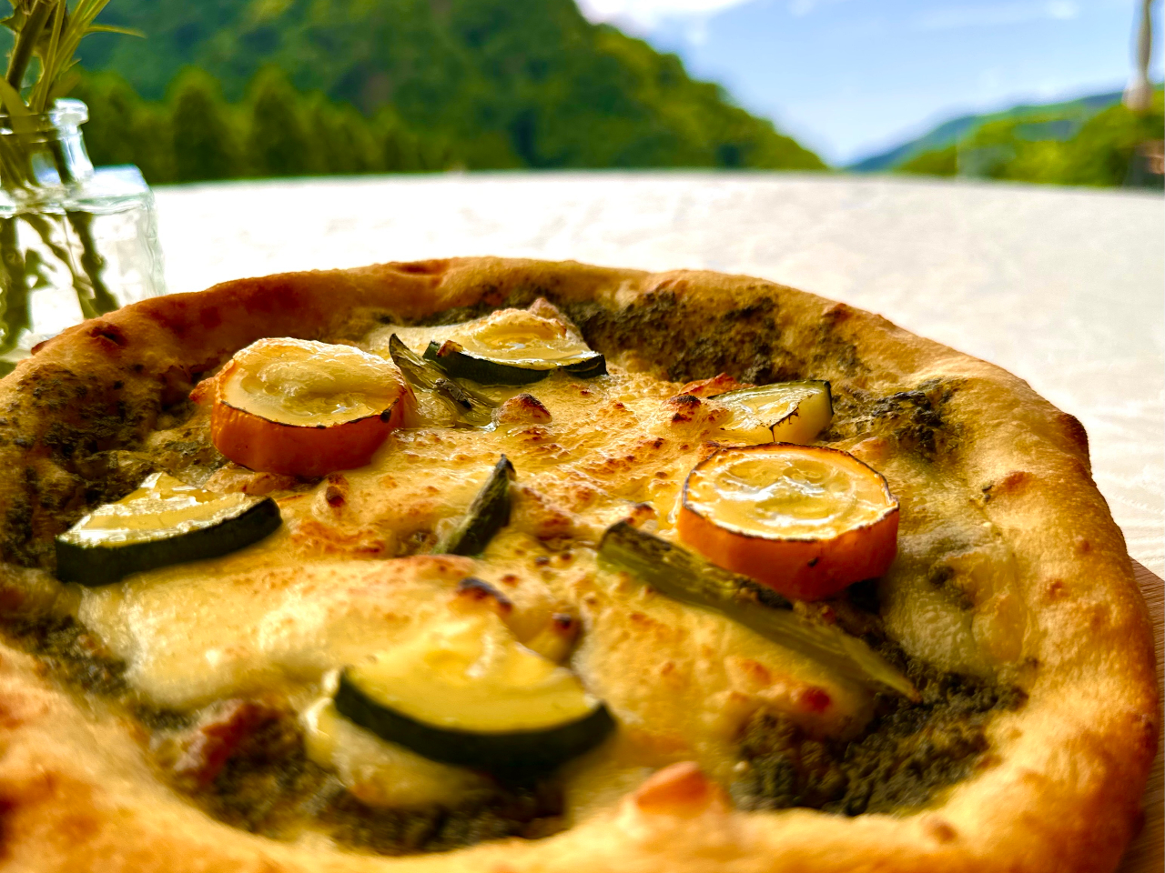 南阿蘇産野菜を使ったピッツァ ジェノベーゼ