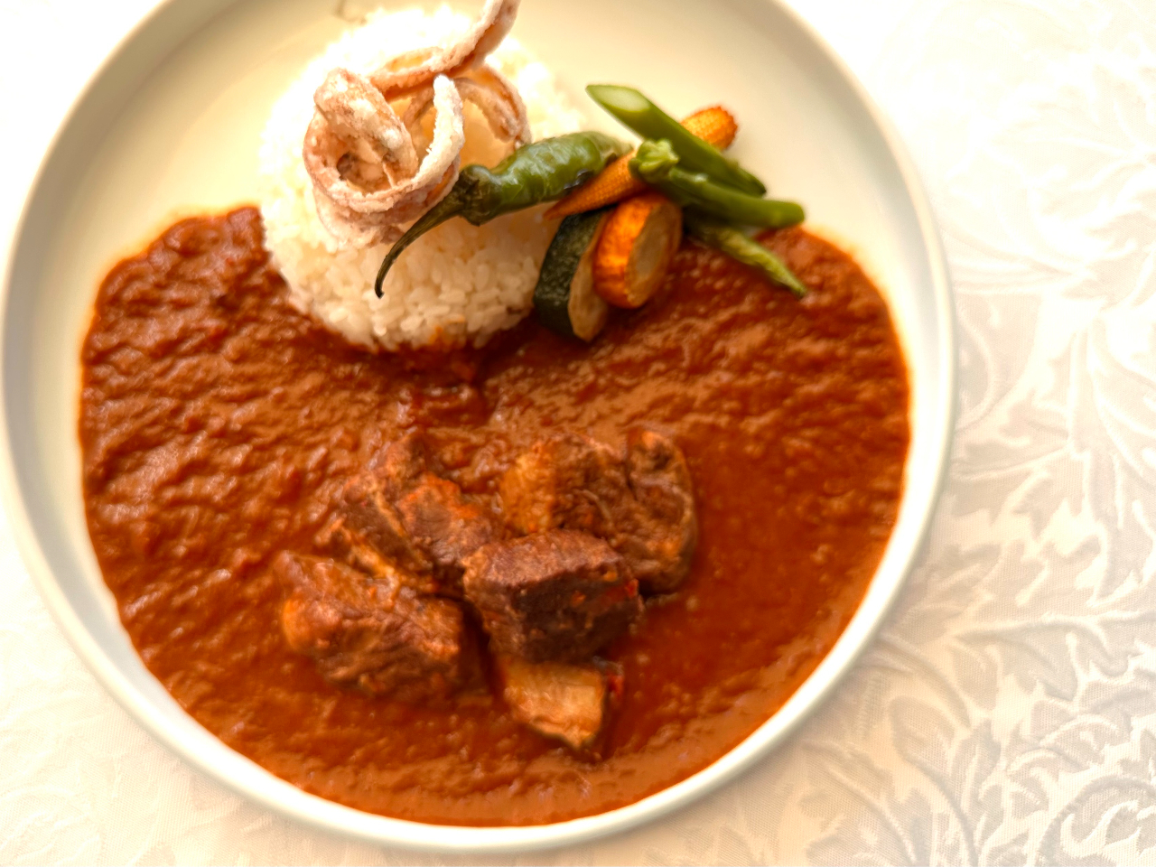 南阿蘇産トマトと阿蘇のあか牛を使ったカレー