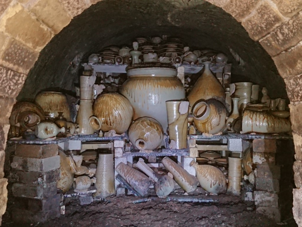 穴窯と登り窯で、焼き上げております♪