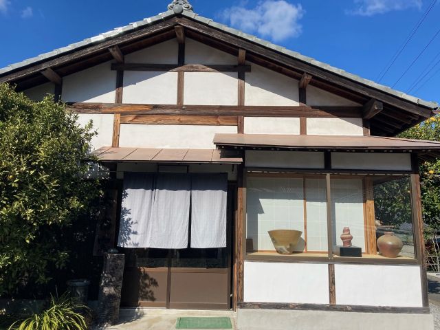 JR伊部駅から徒歩7分。工房に駐車場有り!