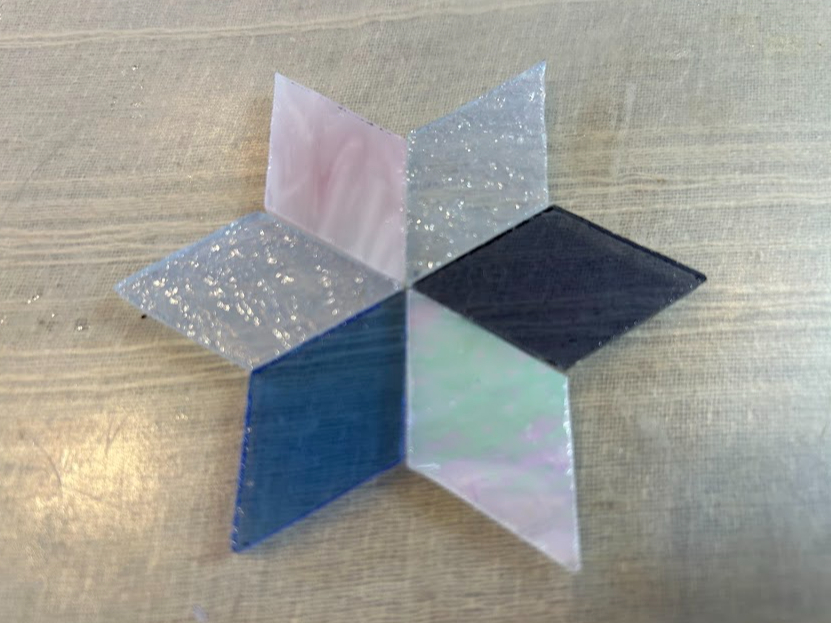 お好きなガラスを6枚選びます。