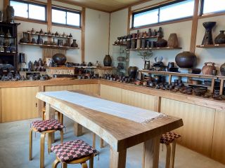 こちらで陶芸体験を開催しております♪