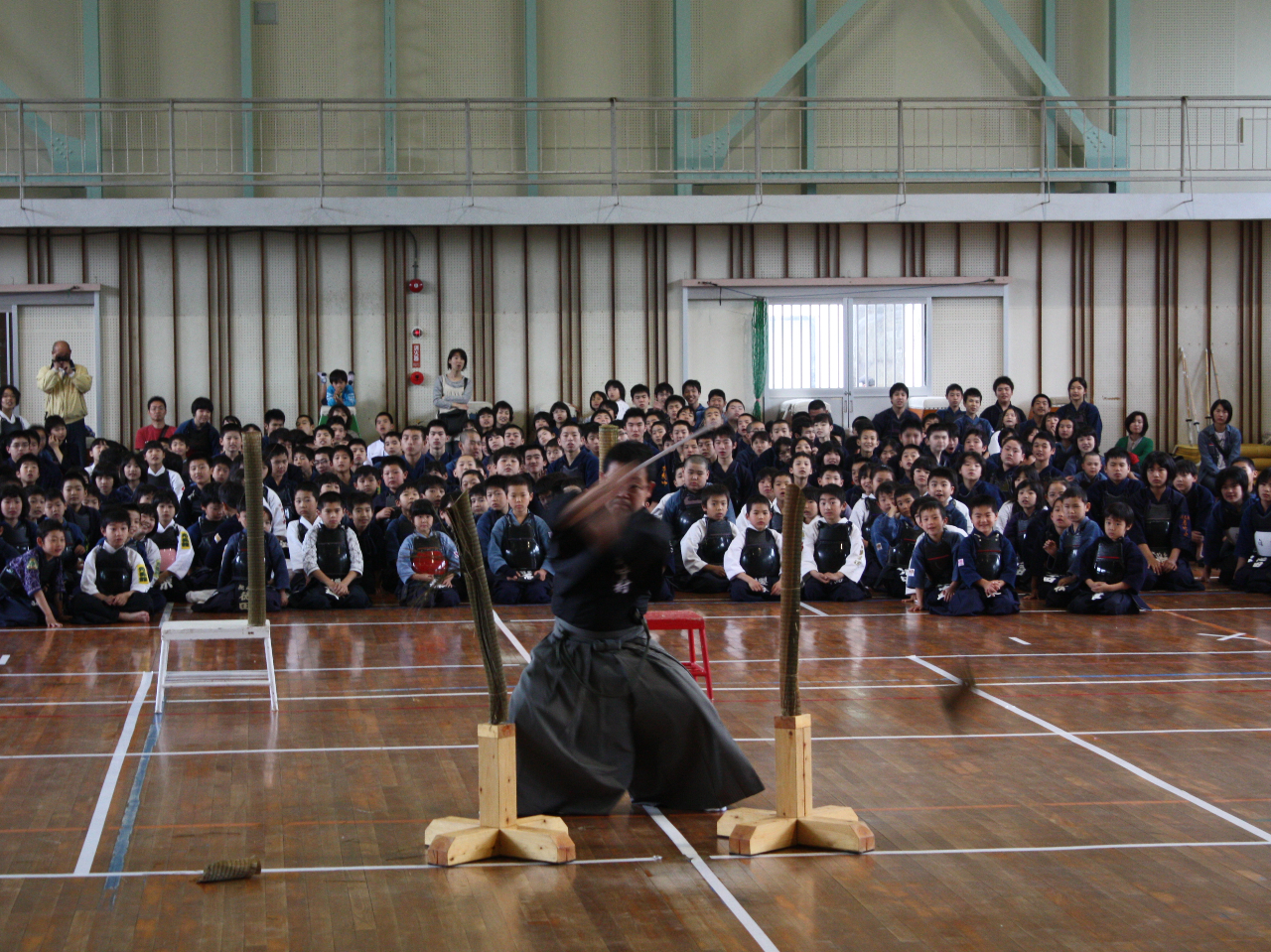 剣道大会のオープニングで“真剣”試し斬り!!